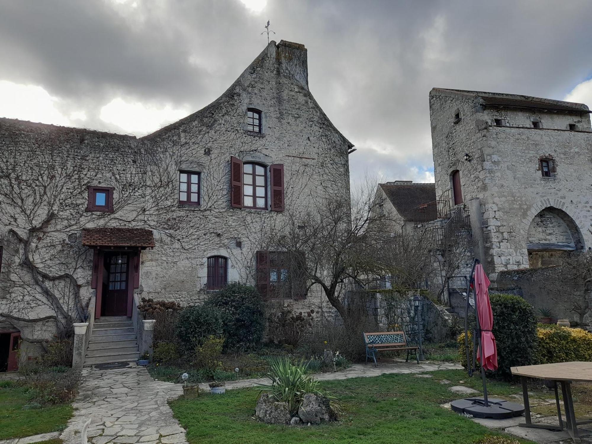 La Maison Du Prince De Conde Charroux-d'Allier Exterior photo