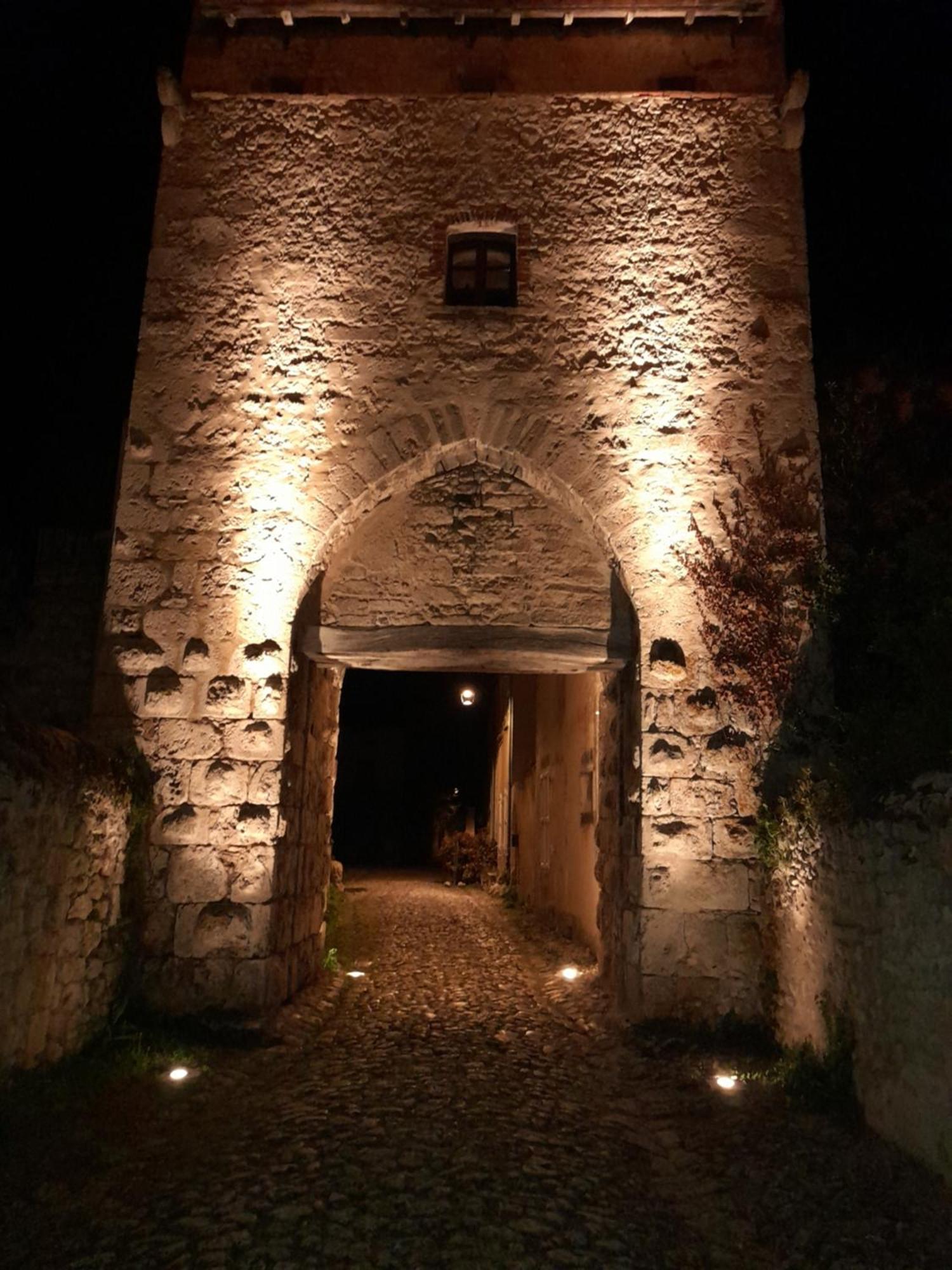 La Maison Du Prince De Conde Charroux-d'Allier Exterior photo