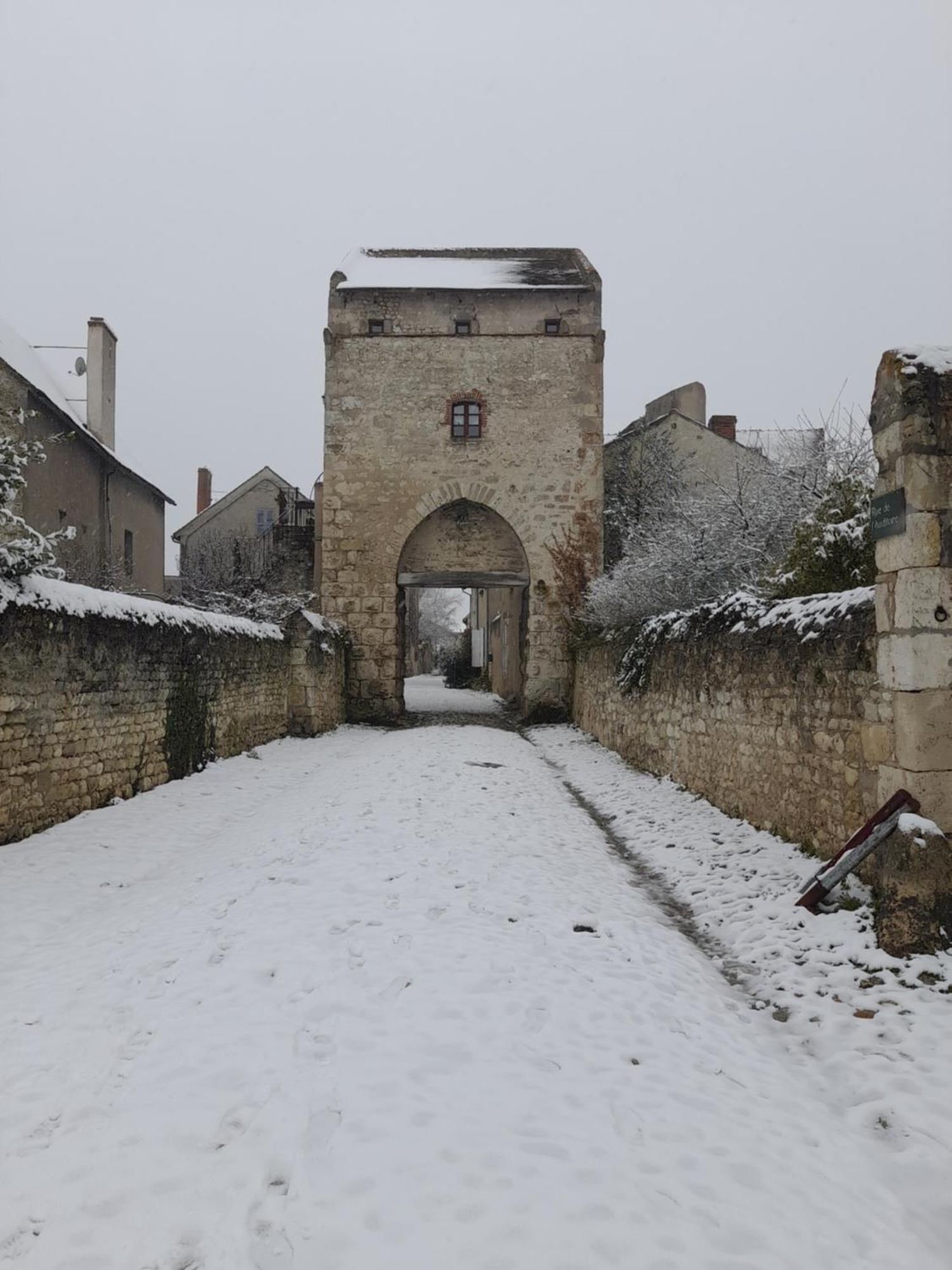 La Maison Du Prince De Conde Charroux-d'Allier Exterior photo